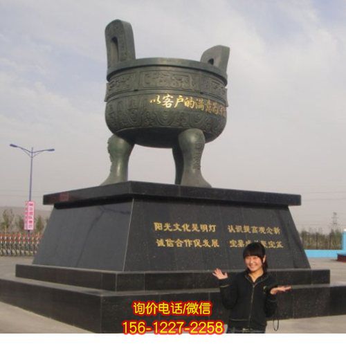 仿古青銅雕塑，點(diǎn)綴廣場(chǎng)美景