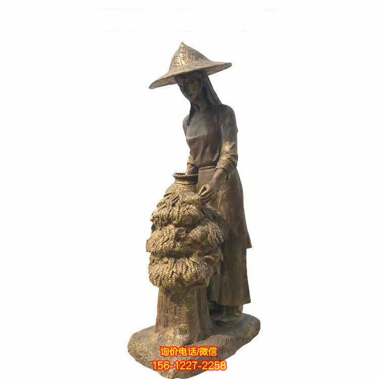 玻璃鋼女孩雕塑，為園林增添靈動人物氣息