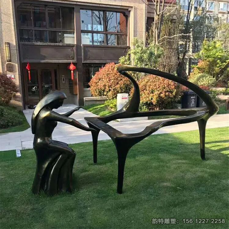 玻璃鋼彈鋼琴雕塑加工廠家，彈鋼琴的女孩雕塑大全