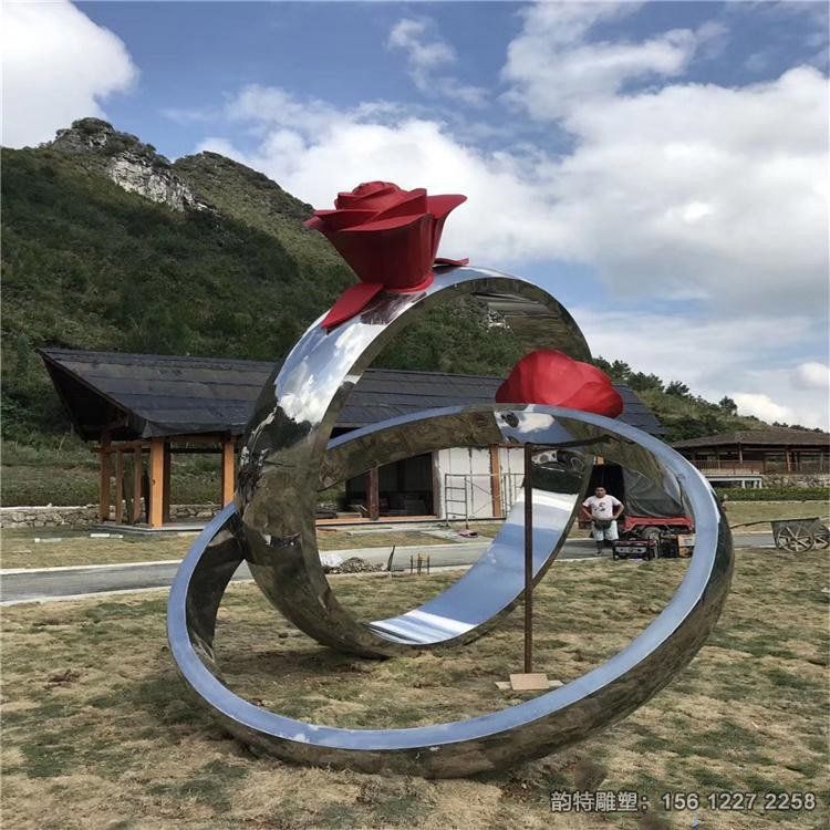 不銹鋼結(jié)婚戒指雕塑，玫瑰花戒指雕塑制作廠(chǎng)家