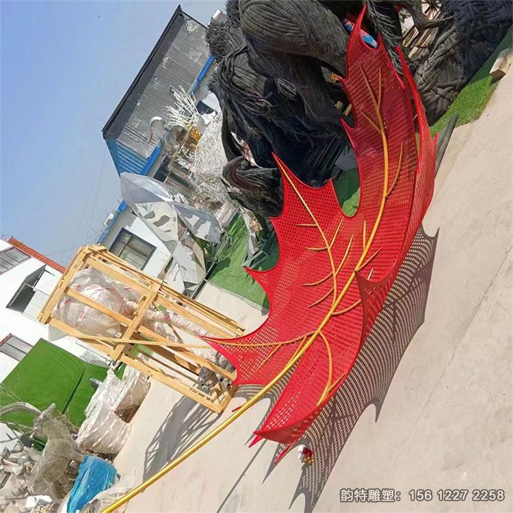 不銹鋼楓葉雕塑制作廠家，不銹鋼鏤空樹葉雕塑