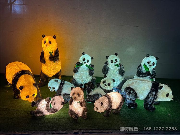 玻璃鋼熊貓雕塑，商場小動(dòng)物雕塑