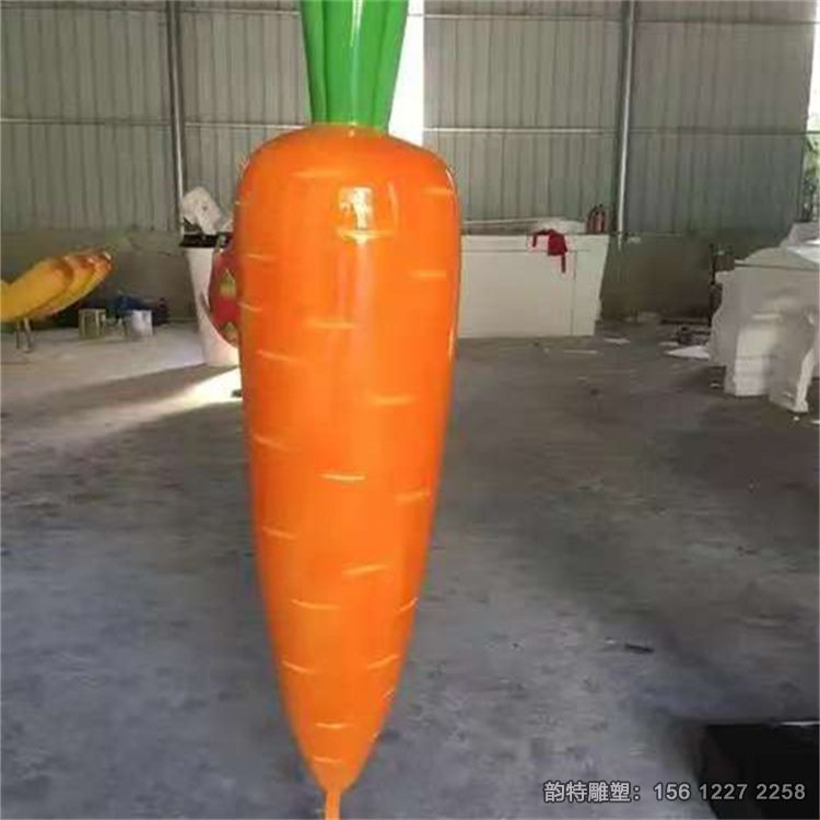 大型仿真胡蘿卜雕塑案例參考，玻璃鋼水果蔬菜雕塑圖片