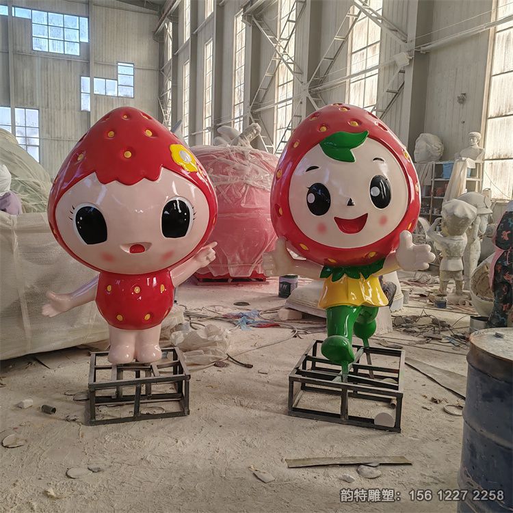 草莓卡通人雕塑，玻璃鋼卡通人物雕塑