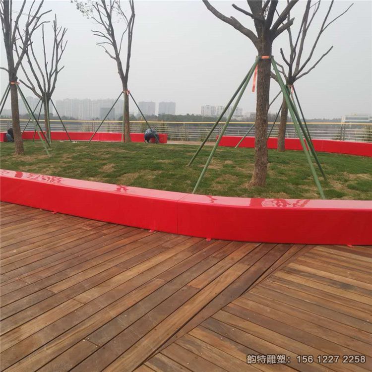 公園坐凳雕塑實(shí)拍圖 戶外玻璃鋼座椅定制 公園坐凳雕塑實(shí)拍圖 戶外玻璃鋼座椅定制